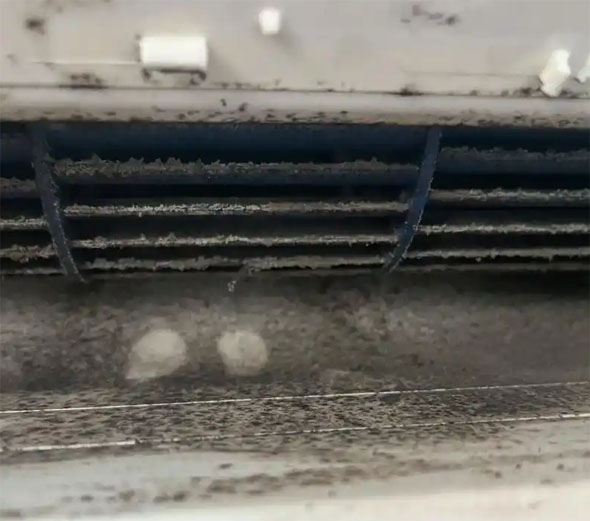 河津空调吹的风有股烧焦味是怎么回事